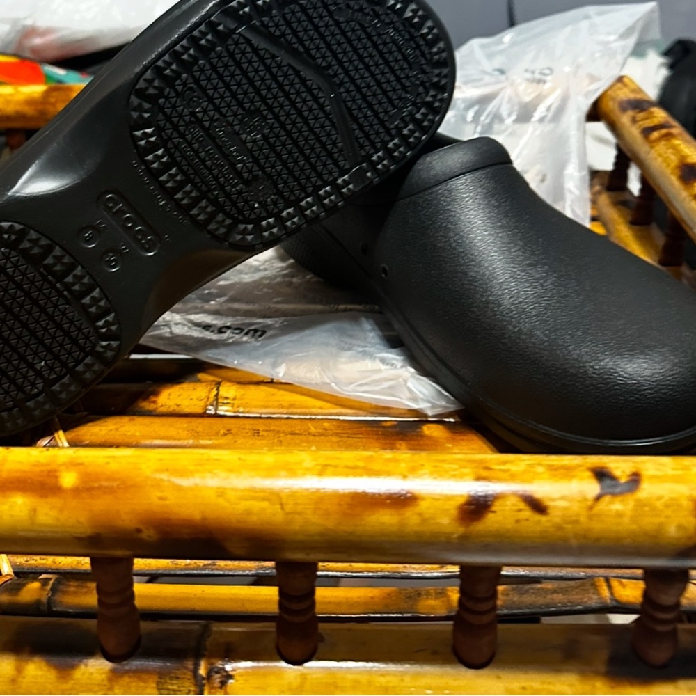 New Crocs 
Size Men’s 8
Woman’s 10
New in bag